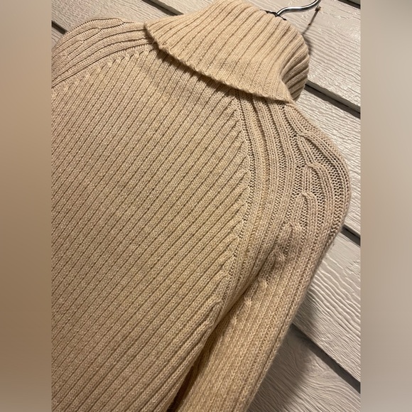 H&M Size Small Oatmeal Colored Ribbed Tunic Turtleneck - Picture 4 of 6
